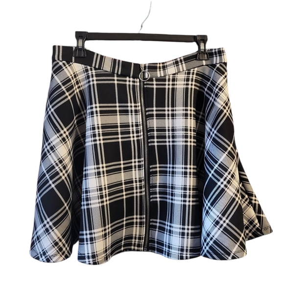 Hot Topic Black and White Plaid Skirt - Picture 1 of 2